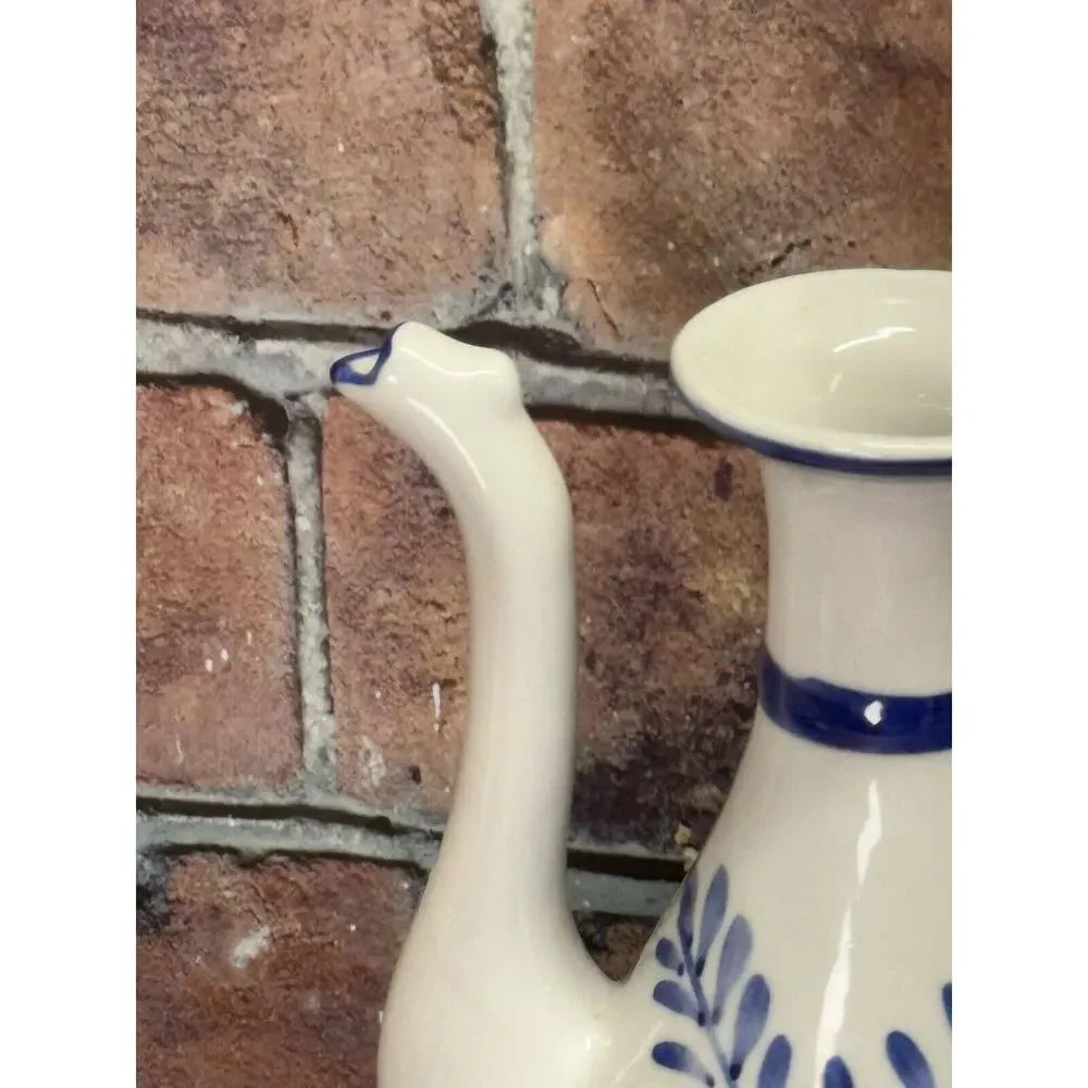 Chinese Vintage 1980s Cobalt Blue White Porcelain Teapot Elegant Long Spout‎